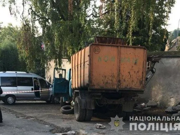 На Тернопільщині сміттєвоз смертельно травмував водія