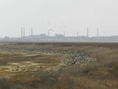 На "Кримському титані" заявили про повну зупинку заводу