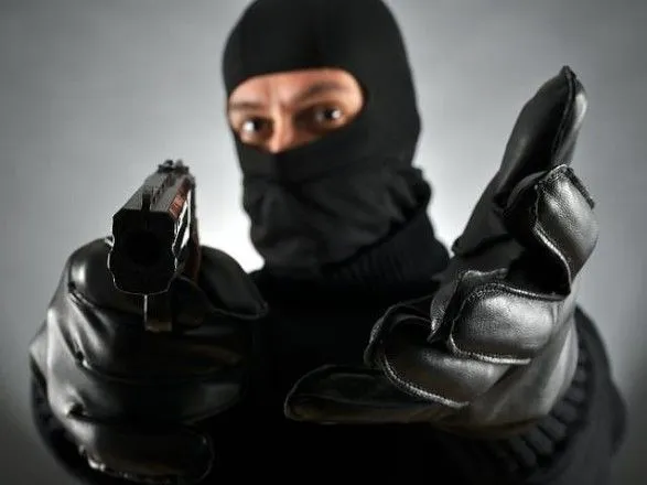 На Буковине разбойники в масках напали на ювелирный магазин