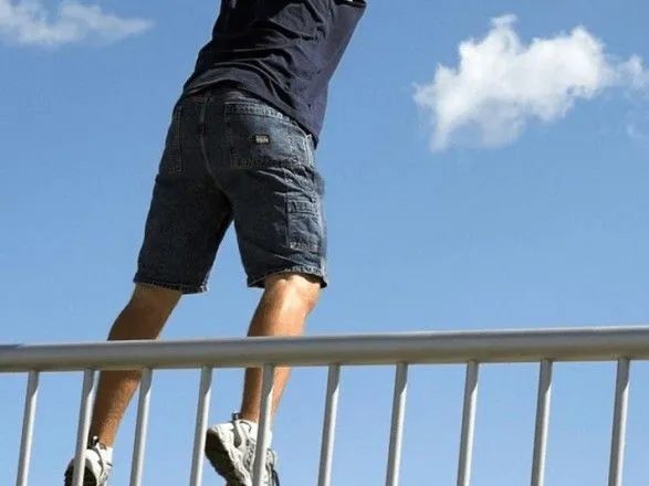 В Житомирской области подросток прыгнул с моста