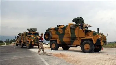 Турция перебросила бронетехнику к границам Сирии