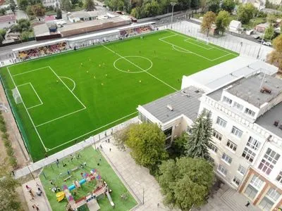 Гройсман “випробував” новозбудоване футбольне поле у Вінниці