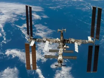 "Роскосмос" начал расследование в отношении появления пробоины на МКС