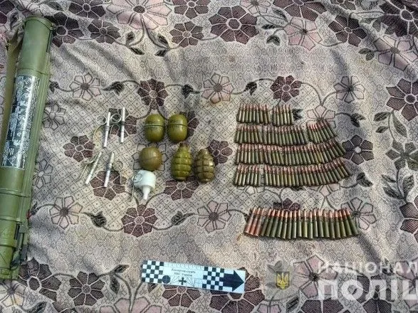 В Днепропетровской области в куче мусора нашли склад боеприпасов