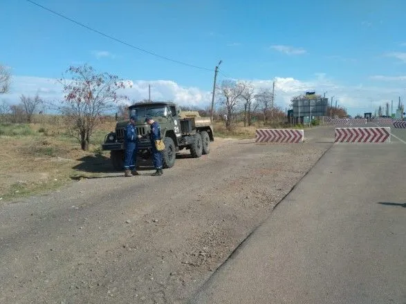 Химвыбросы в Крыму: в Херсонской области обработали спецраствором более 200 км автодорог