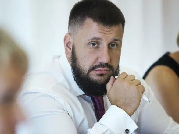 Клименко та його поплічники пограбували кожного українця на 300 доларів – Матіос