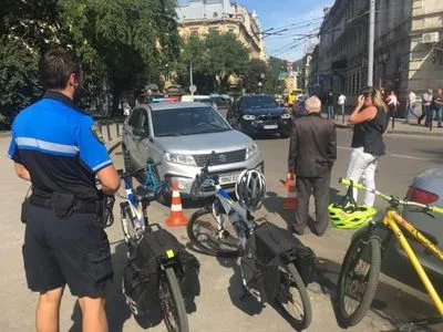 У Львові агресивна водійка наїхала на патрульного