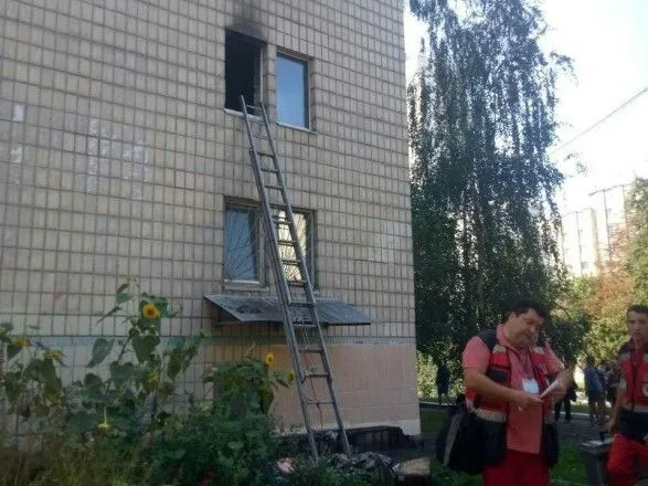 u-kiyevi-pid-chas-pozhezhi-v-universitetskomu-gurtozhitku-evakuyuvali-50-osib
