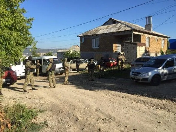 В Крыму снова пришли с обысками к крымским татарам: есть задержанные