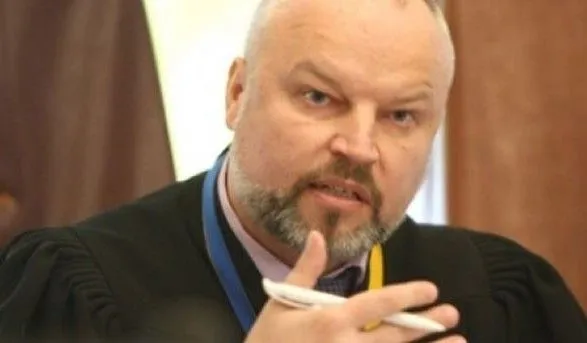 В Киеве избили судью, который слушает дело об убийстве людей на Майдане