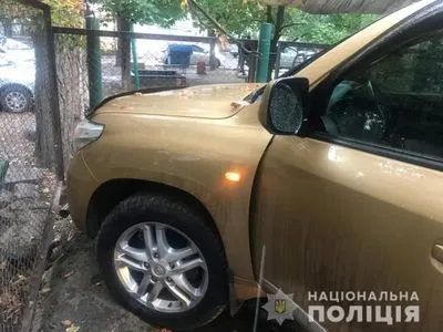В Одессе водитель, убегая от полиции, въехал в забор детского сада