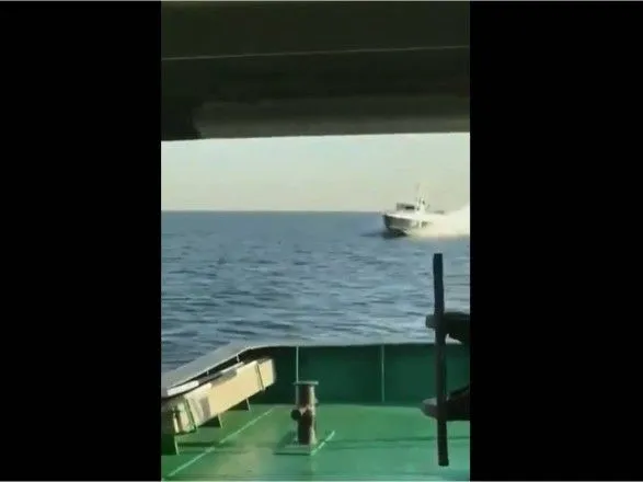 Російський прикордонний катер влаштував у Азовському морі зухвалу провокацію