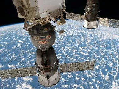 Российские СМИ: в обшивке космического корабля "Союз МС-09" обнаружили новые следы от дрели