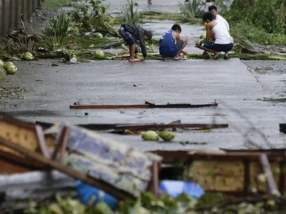 Тайфун на Филиппинах начал уносить жизни