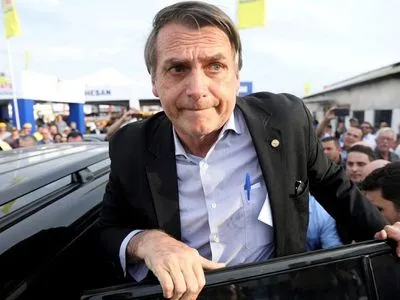 Поранений кандидат у президенти Бразилії продовжує лідирувати у виборчій гонці