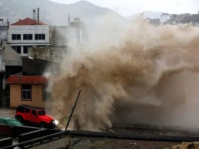 Майже півмільйона людей евакуйовано через тайфун у Китаї