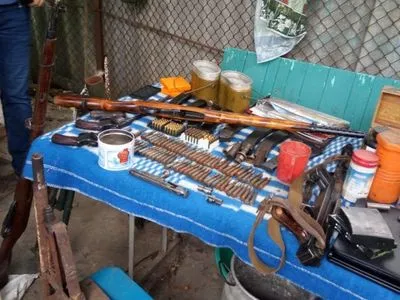 В Одесской области у мужчины изъяли большое количество боеприпасов и оружия
