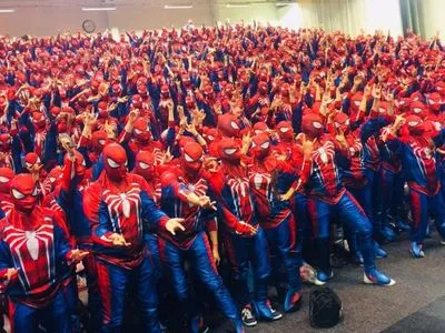 Побили рекорд Гиннеса: в Швеции массово оделись в костюмы "Человека-паука"