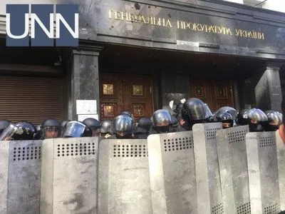 Под стенами ГПУ произошли столкновения между активистами и силовиками