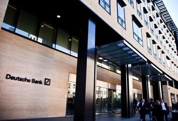 Financial Times повідомила про можливе виведення найбільшим банківським концерном Німеччини 450 млрд євро активів із Лондона