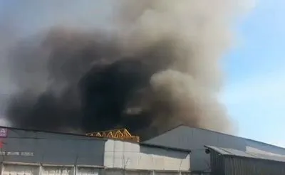 У Житомирі загорілися склади картонно-паперової фабрики