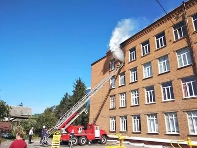 Пожар в хмельницкой школе: эвакуировали 395 детей