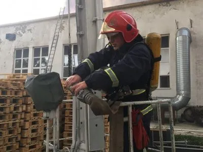ГСЧС: спасатели ликвидировали масштабный пожар на территории картонного комбината