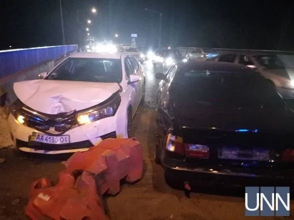 Пьяный водитель BMW без прав устроил ДТП на столичном мосту