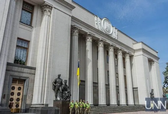 Рада рассмотрит снятие полномочий с нардепов Юзьковой и Ефремовой на следующей неделе