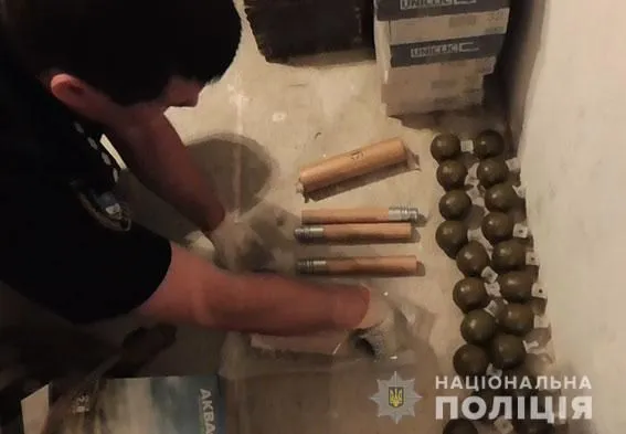 У Миколаєві у військовослужбовця знайшли арсенал вибухівки та боєприпасів