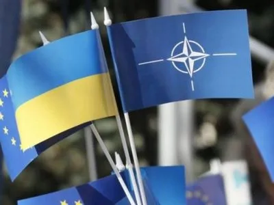 Рада направила в КСУ законопроект о закреплении курса Украины на ЕС и НАТО