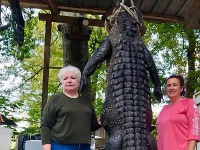 Техасская бабушка-мэр застрелила трехметрового аллигатора, который съел ее лошадь