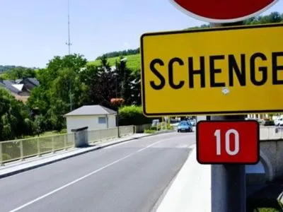 Макрон радить "виганяти" з Шенгенської зони країни, які не допомагають з мігрантами
