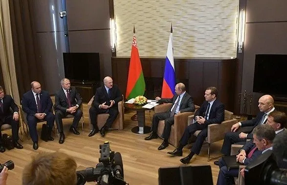 Лукашенко обговорив з Путіним ситуацію в Україні