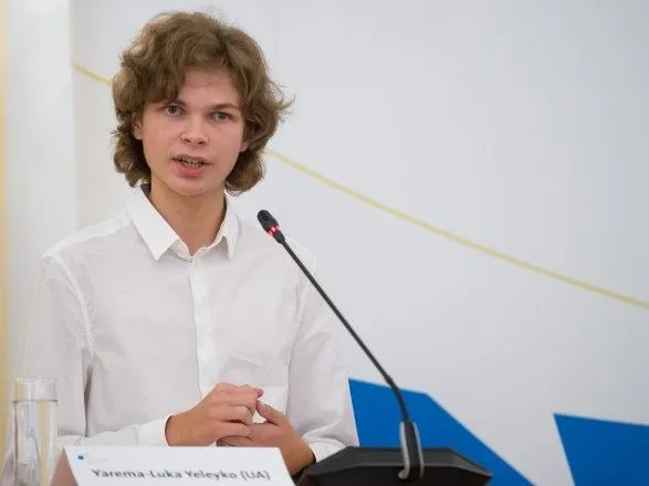 Школяр з України тріумфував на міжнародних дебатах