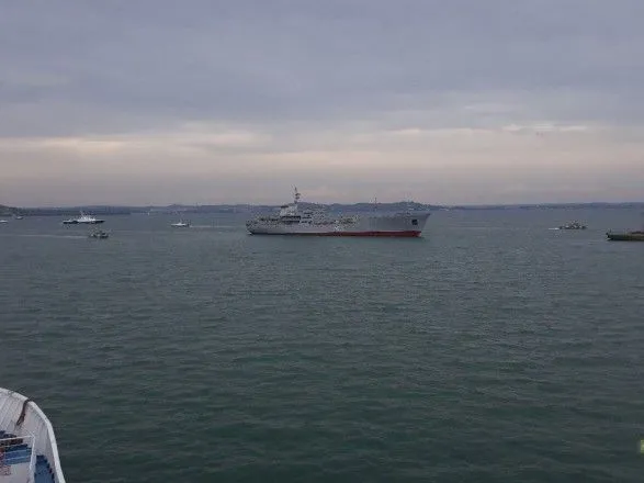 Бездоганно виконаний наказ: Порошенко привітав військові кораблі із виходом в Азовське море