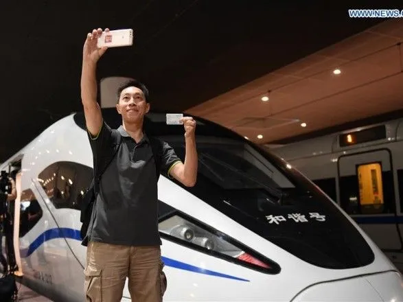 У Китаї ввели в експлуатацію високошвидкісну залізницю від Гуанчжоу до Гонконгу