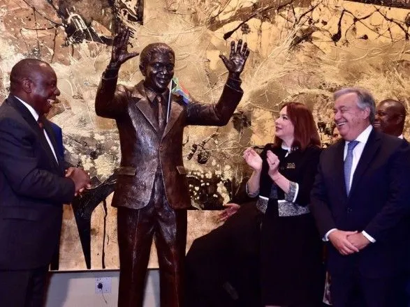 Скульптура Нельсона Манделы появилась в штаб-квартире ООН