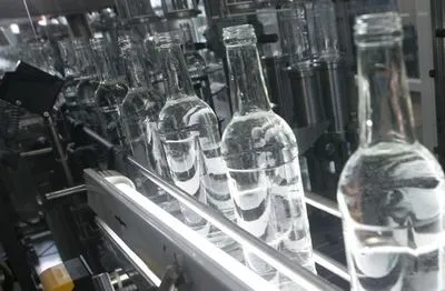 В Украине снова зафиксировали падение легального производства водки