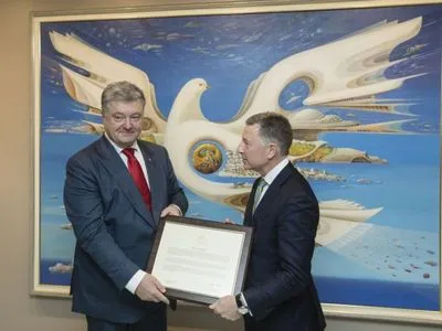 Волкер передав Порошенку декларацію щодо невизнання Америкою анексії Криму