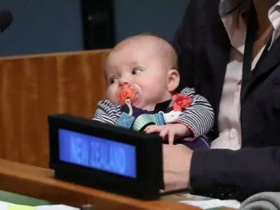 Премьер Новой Зеландии приехала на саммит ООН с новорожденной дочерью