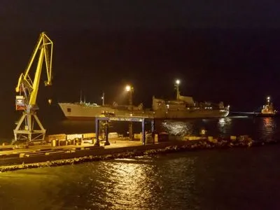 Корабли ВМС ВСУ прибыли в порт Мариуполя