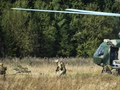 "Козацька воля-2018": у горах з вертольотів висадилися десантники