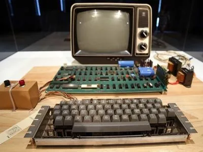 Один из первых компьютеров Apple продали на аукционе за 375 тыс. долларов