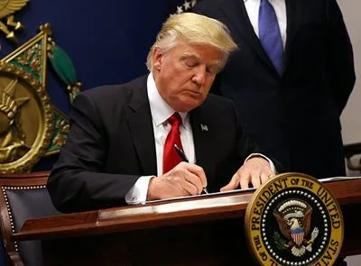 Трамп подписал законопроект об обороне
