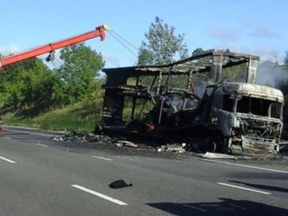 В Британії сталась страшна ДТП: у вогні загинув водій