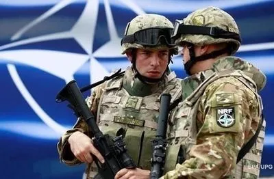 Солдаты НАТО прибыли к заблокированной сербами автотрассе на границе с Косово