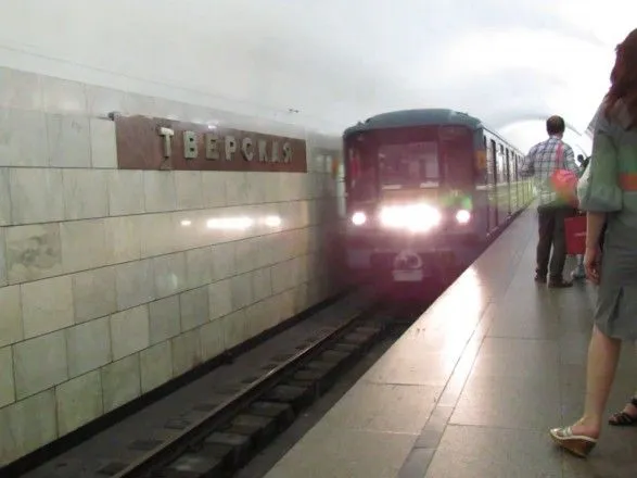 Украинец погиб под колесами поезда на станции московского метро "Тверская"