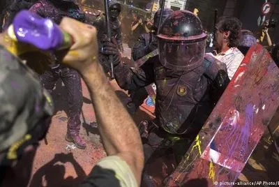 У Барселоні сталися сутички між поліцією і демонстрантами