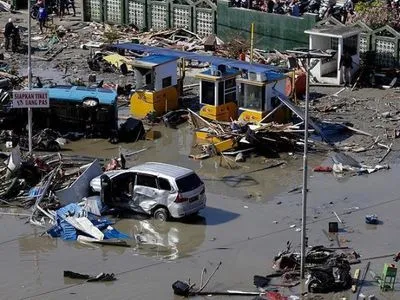 Число жертв цунами в Индонезии превысило тысячу человек